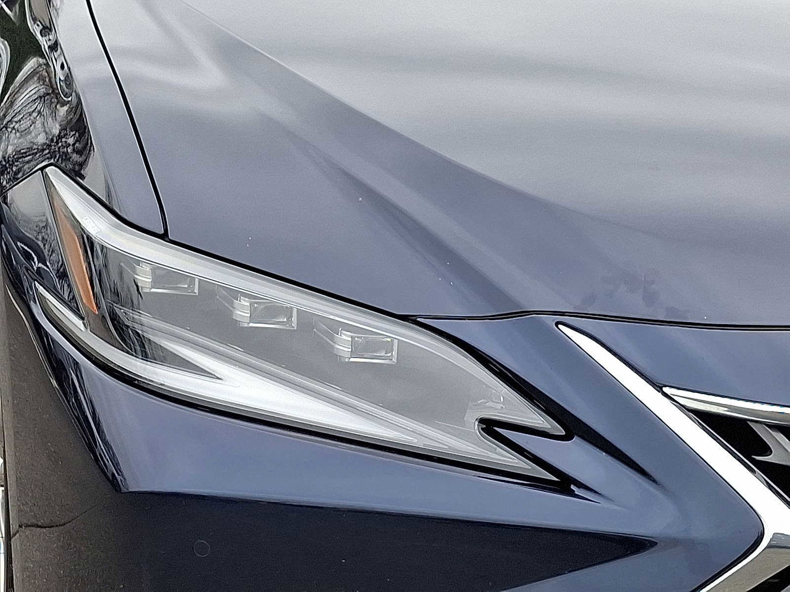 Used 2022 Lexus ES 300h w/ Luxury Package image 28