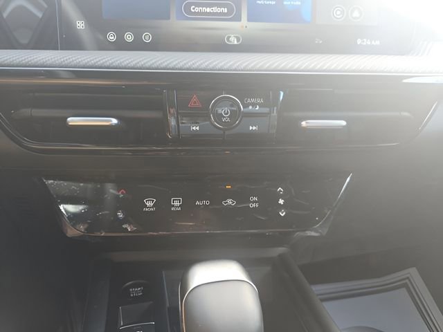 New 2026 Nissan Kicks SR FWD image 17