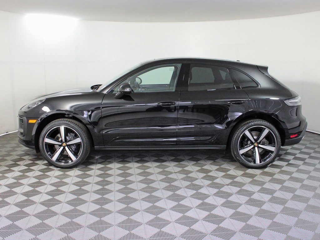 Used 2025 Porsche Macan image 2