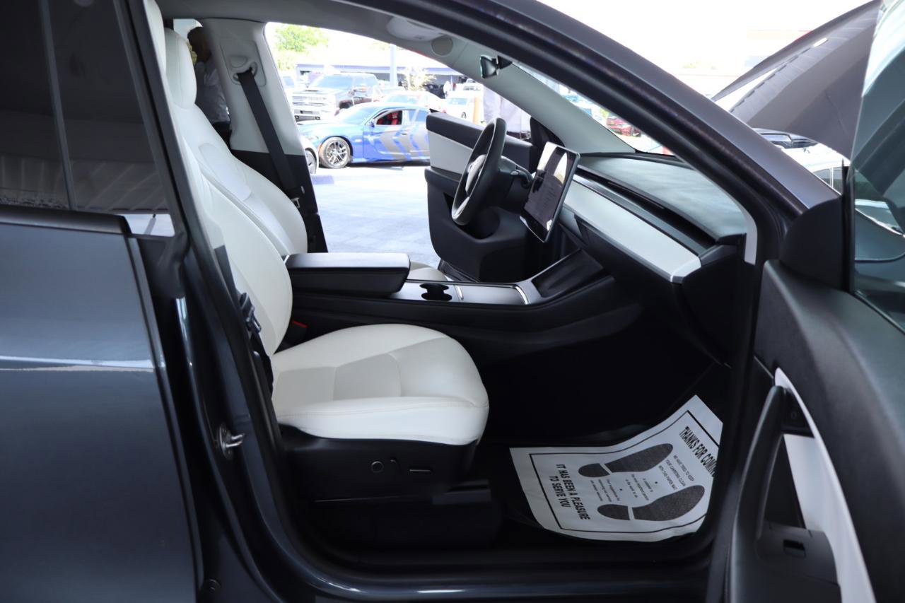 Used 2021 Tesla Model Y Long Range image 34
