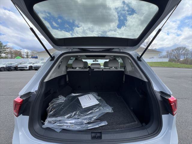 Used 2018 Volkswagen Tiguan SE AWD/4WD image 23