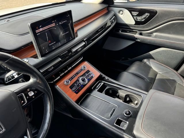 Used 2020 Lincoln Aviator Reserve w/ Equipment Group 201A image 16