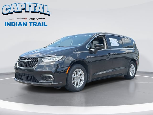 Used 2023 Chrysler Pacifica Touring-L FWD image 1