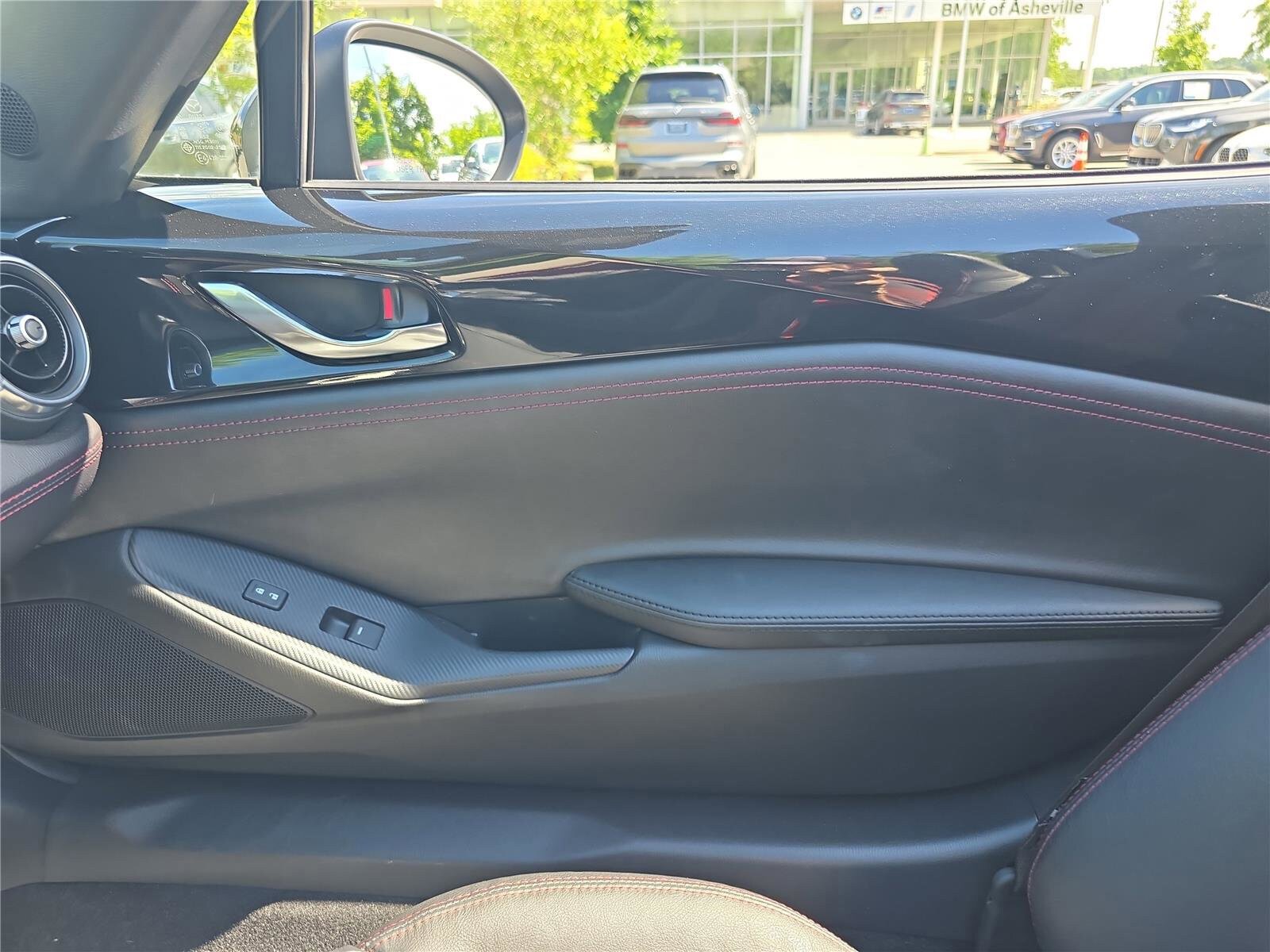 Used 2019 MAZDA MX-5 Miata Grand Touring w/ GT-S Package RWD image 17