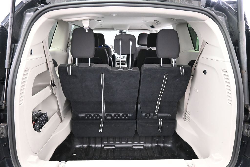 Used 2023 Chrysler Voyager LX FWD image 24