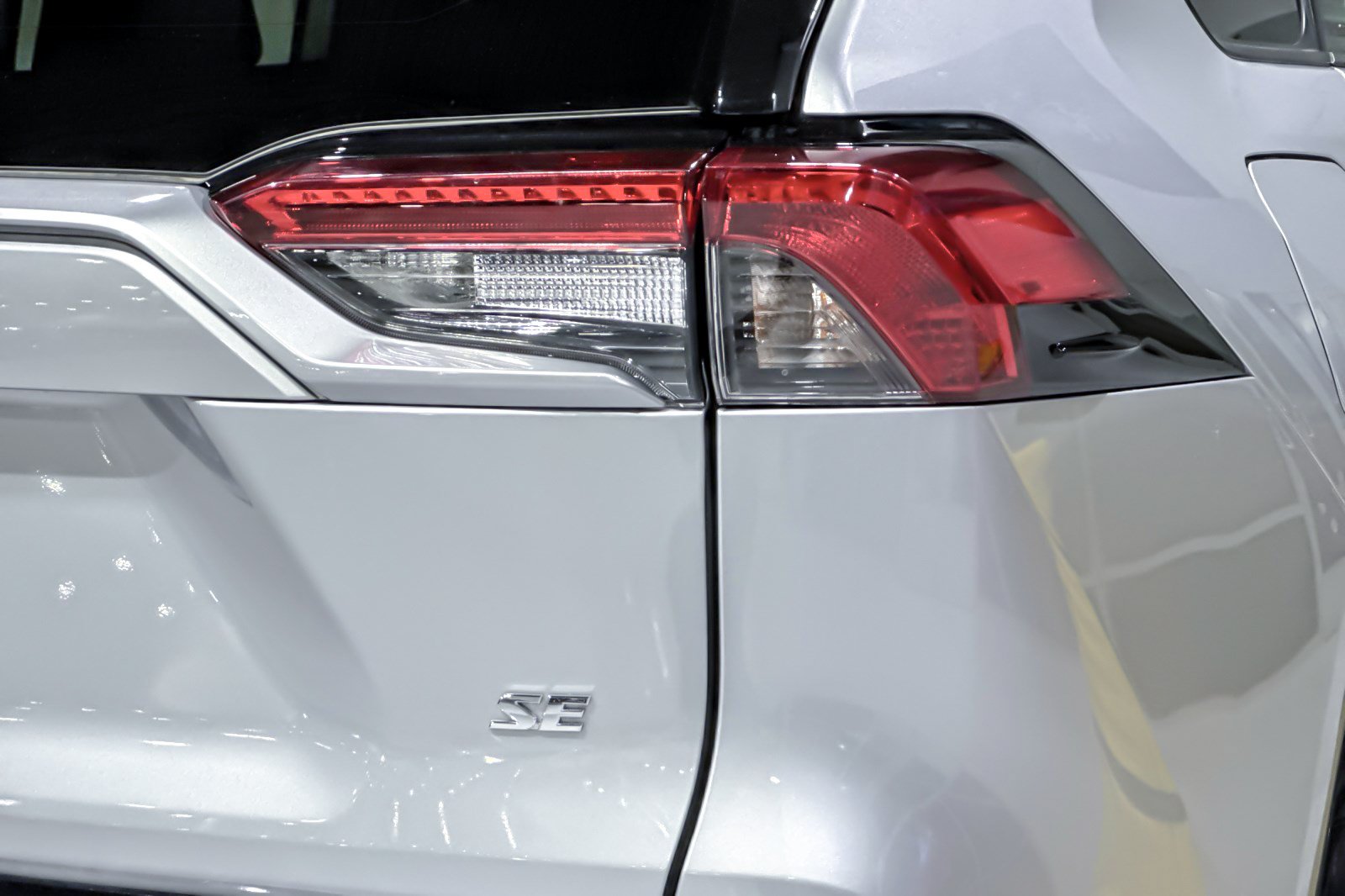 Used 2022 Toyota RAV4 SE w/ Weather & Moonroof Package AWD/4WD image 28