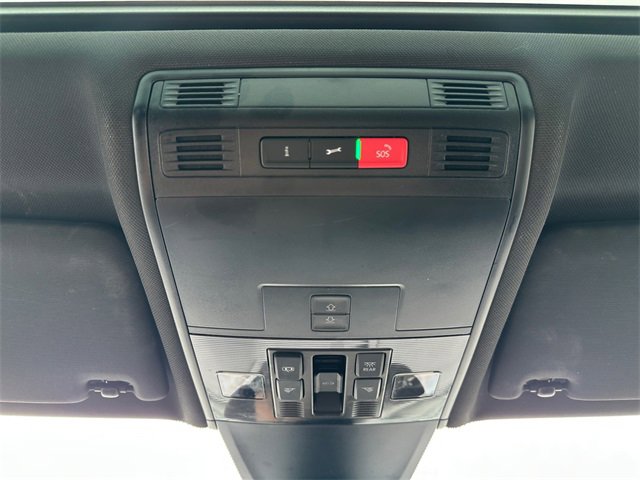 Used 2022 Volkswagen Tiguan SE R-Line image 27