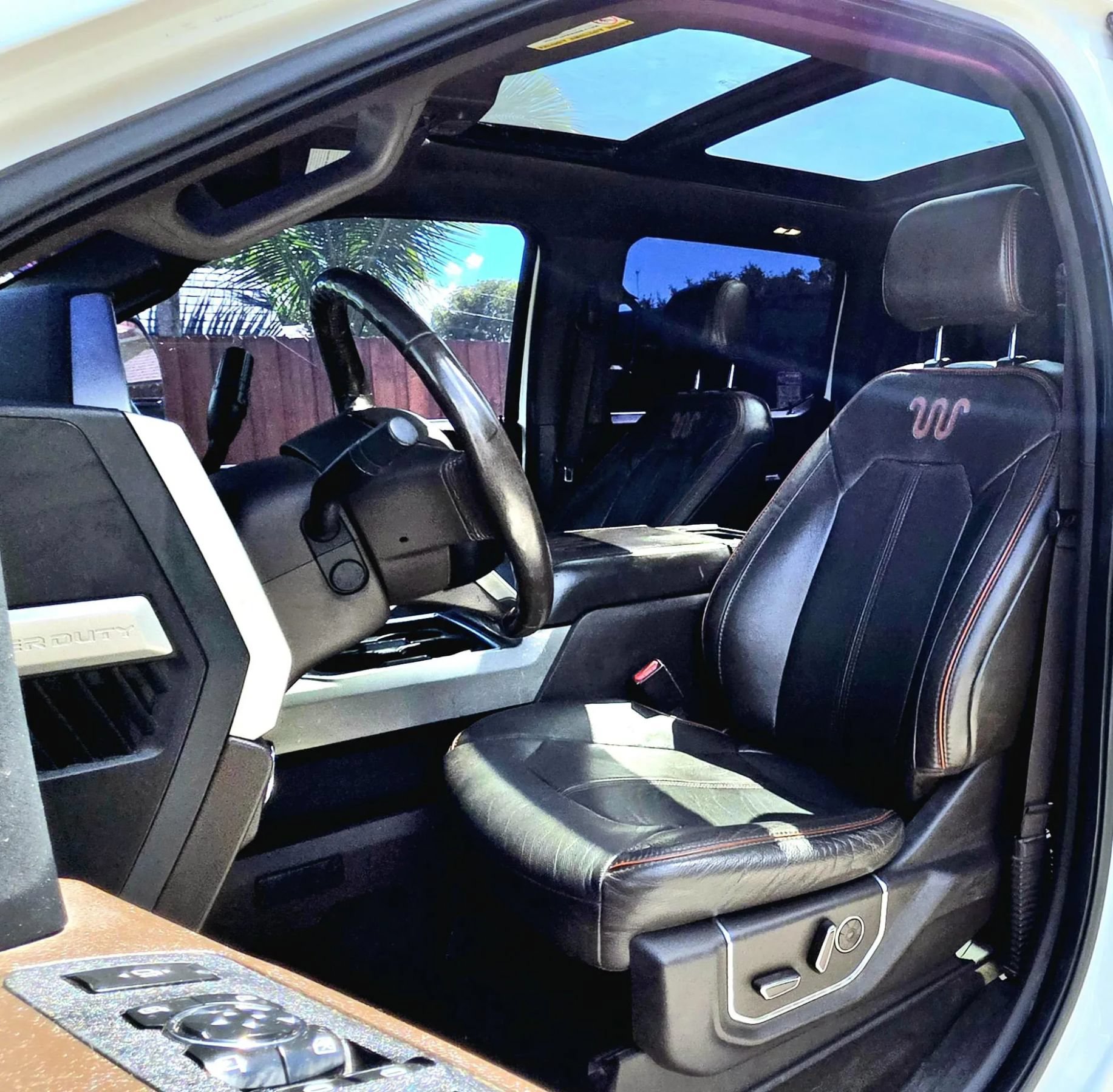 Used 2017 Ford F250 King Ranch w/ King Ranch Ultimate Package AWD/4WD image 4