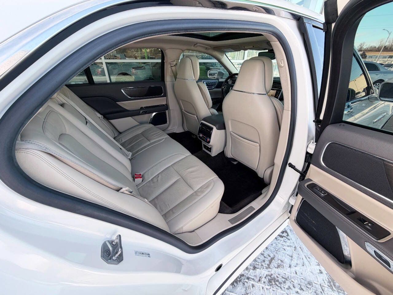 Used 2017 Lincoln Continental Reserve w/ Climate Package image 15