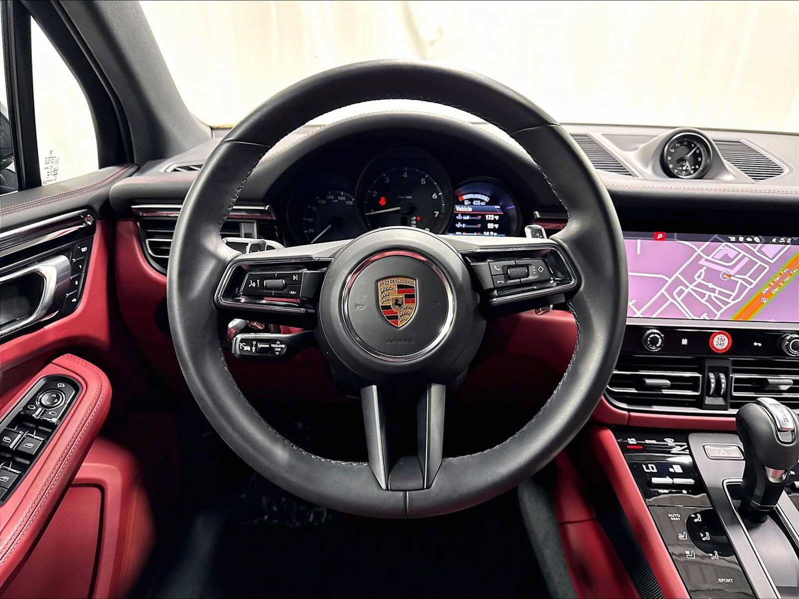 Used 2026 Porsche Macan AWD/4WD image 17