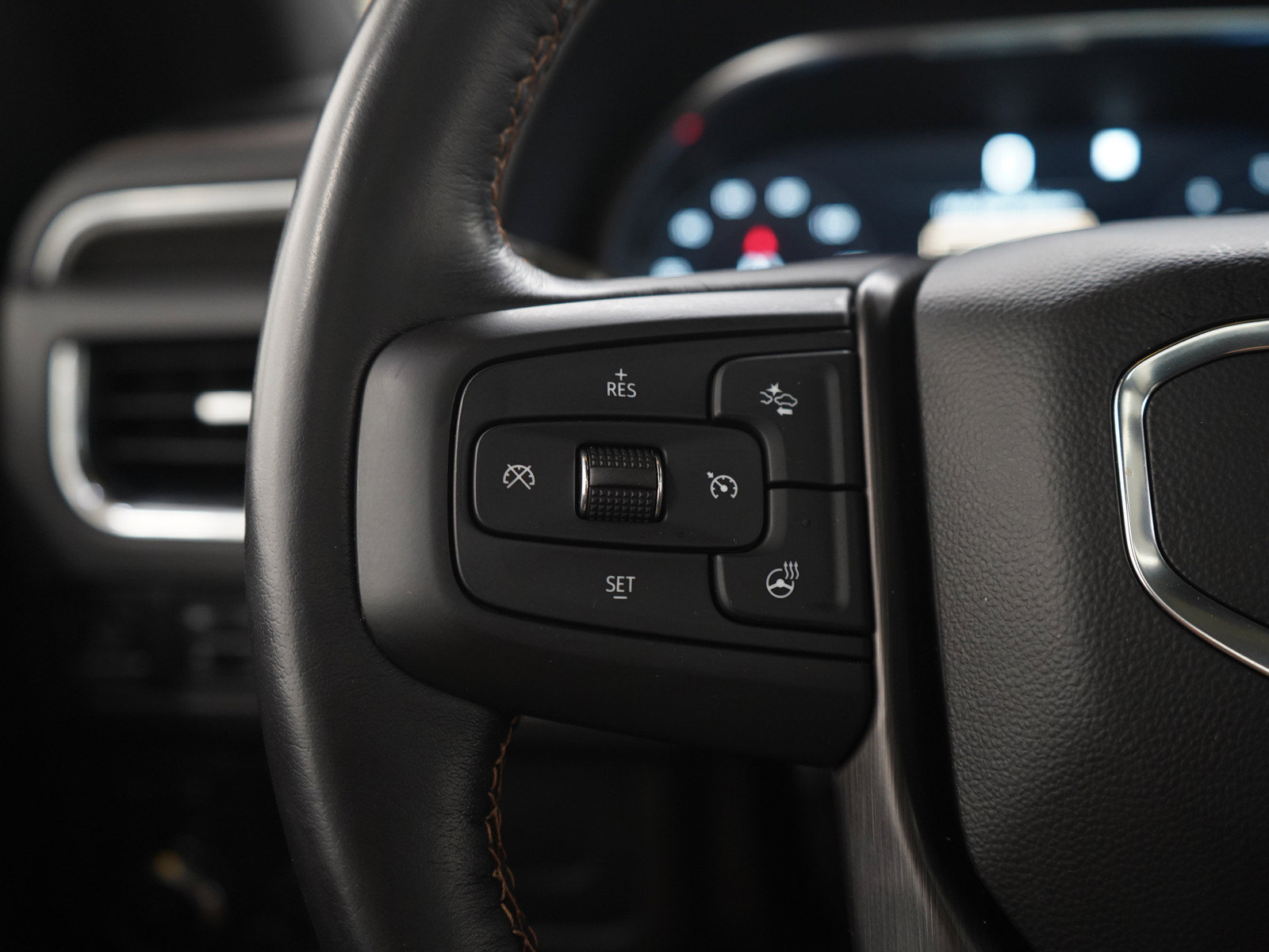 Used 2022 GMC Yukon AT4 AWD/4WD image 27