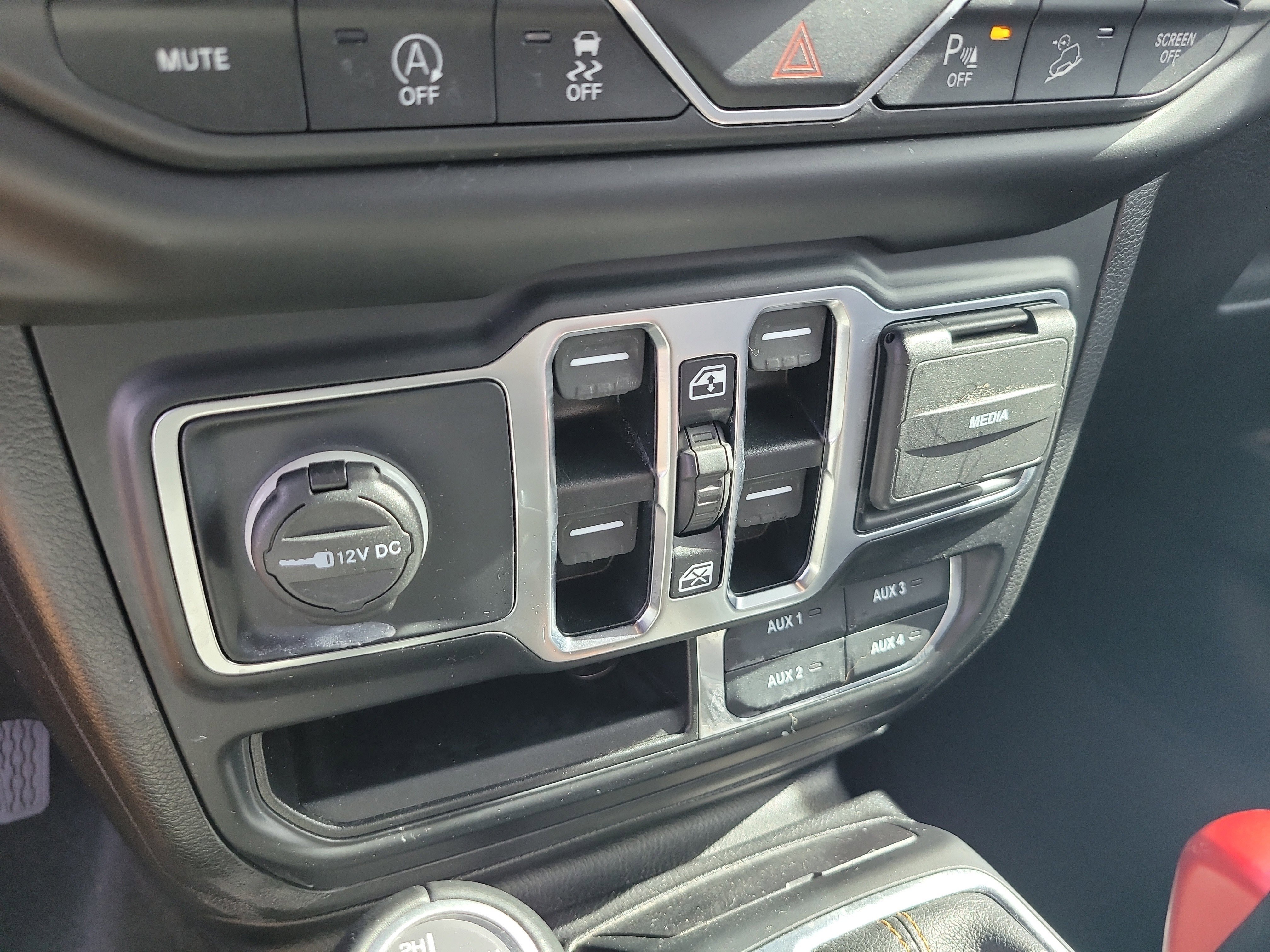 Used 2021 Jeep Wrangler Unlimited Sahara image 24