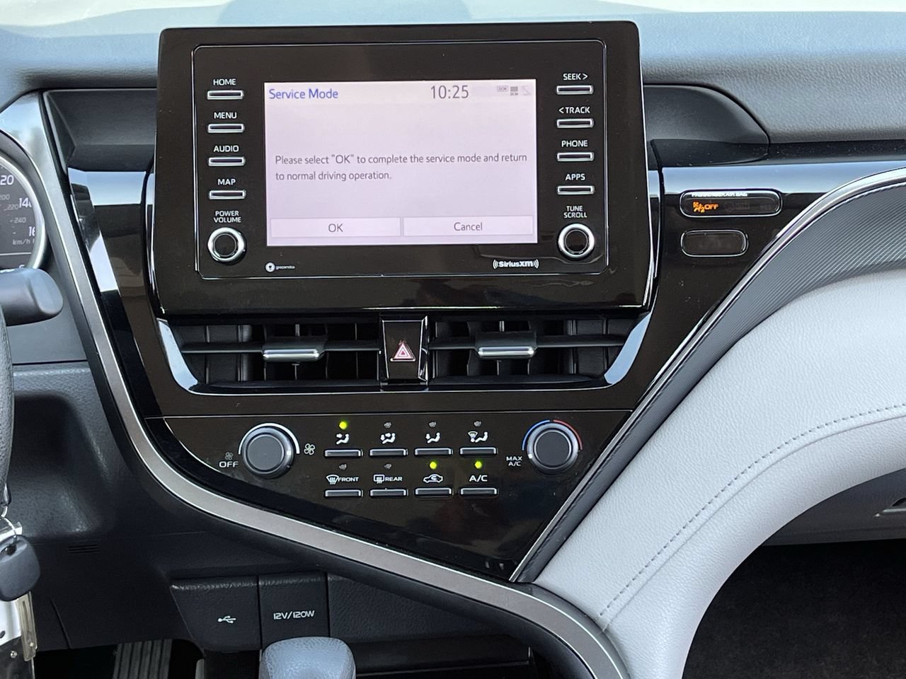 Used 2021 Toyota Camry LE FWD image 15