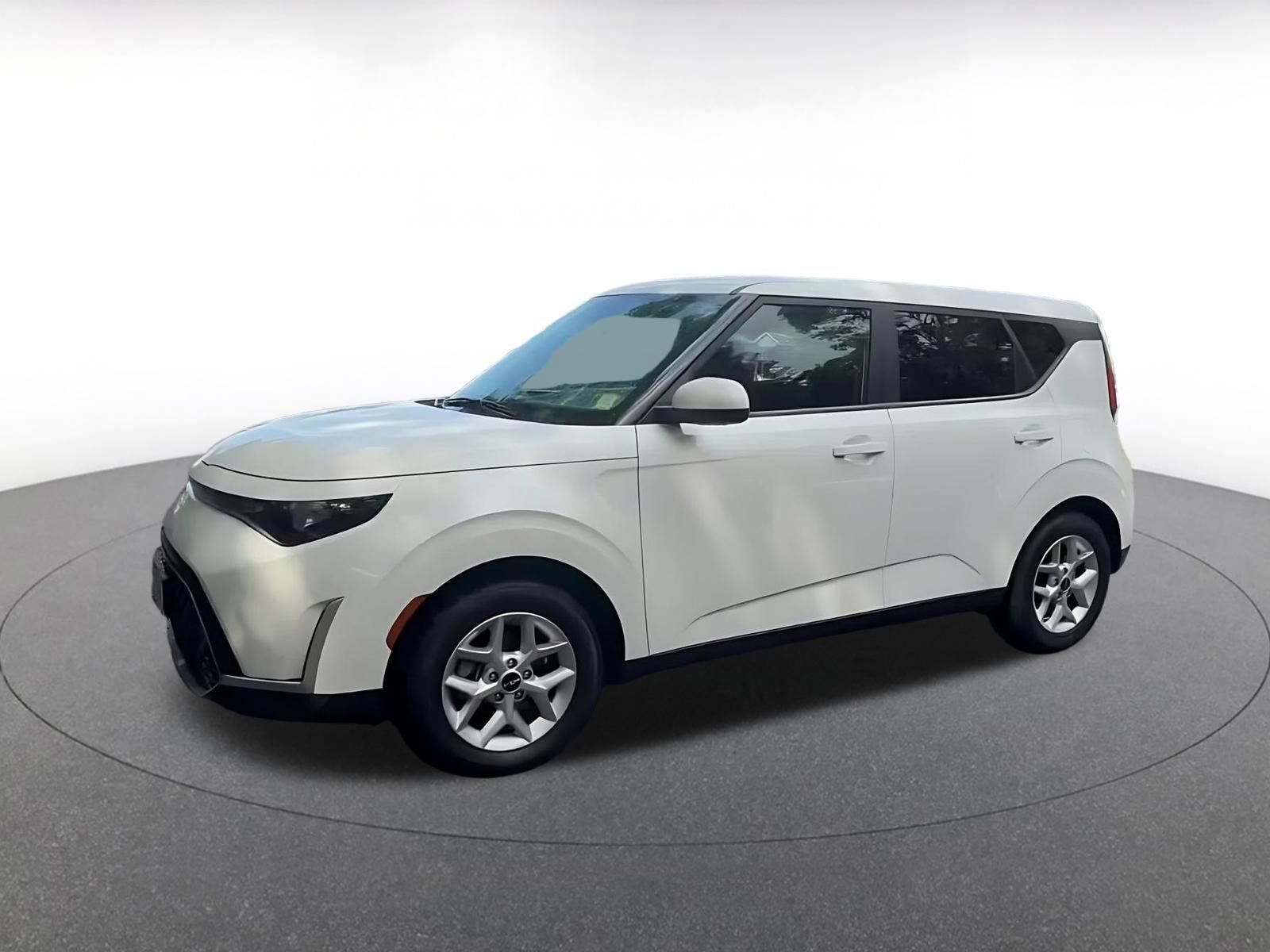 Used 2025 Kia Soul LX w/ LX Technology Package FWD image 7