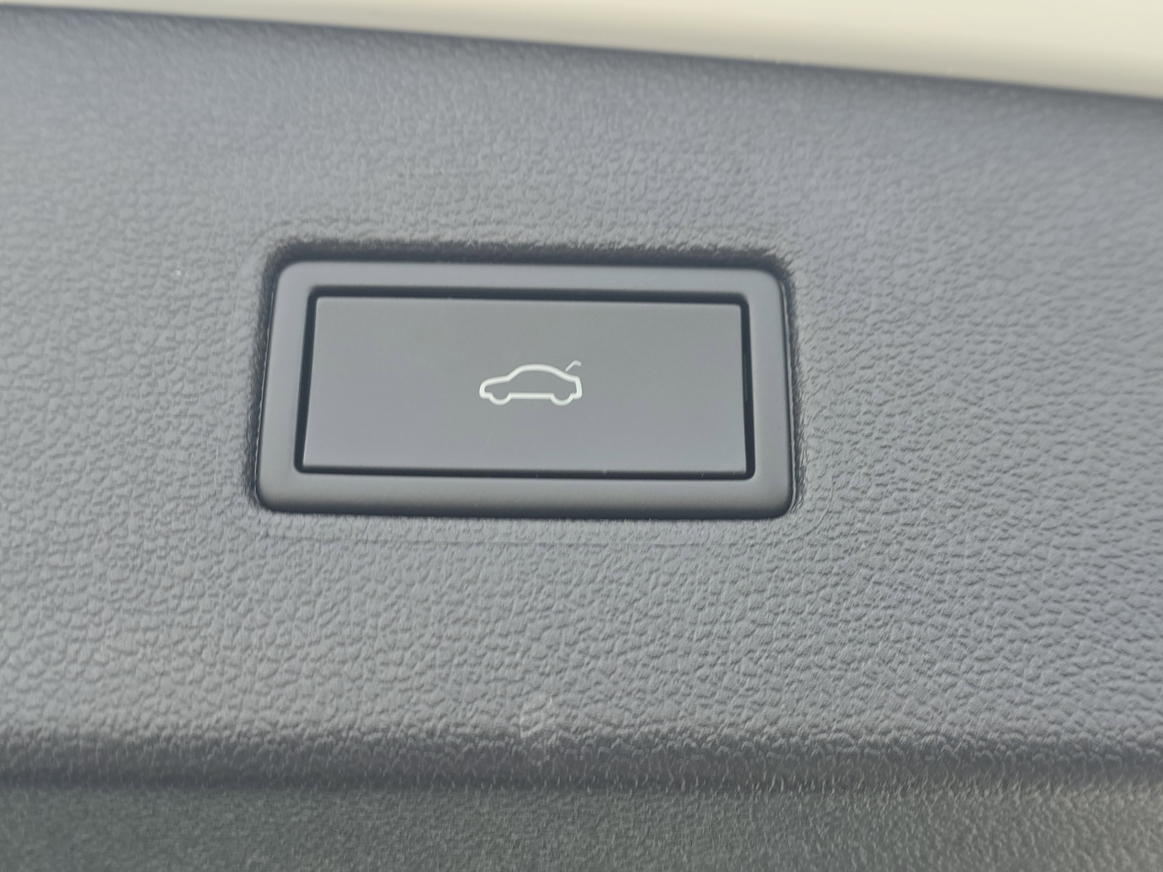 Certified 2024 Volkswagen Tiguan SEL R-Line image 18