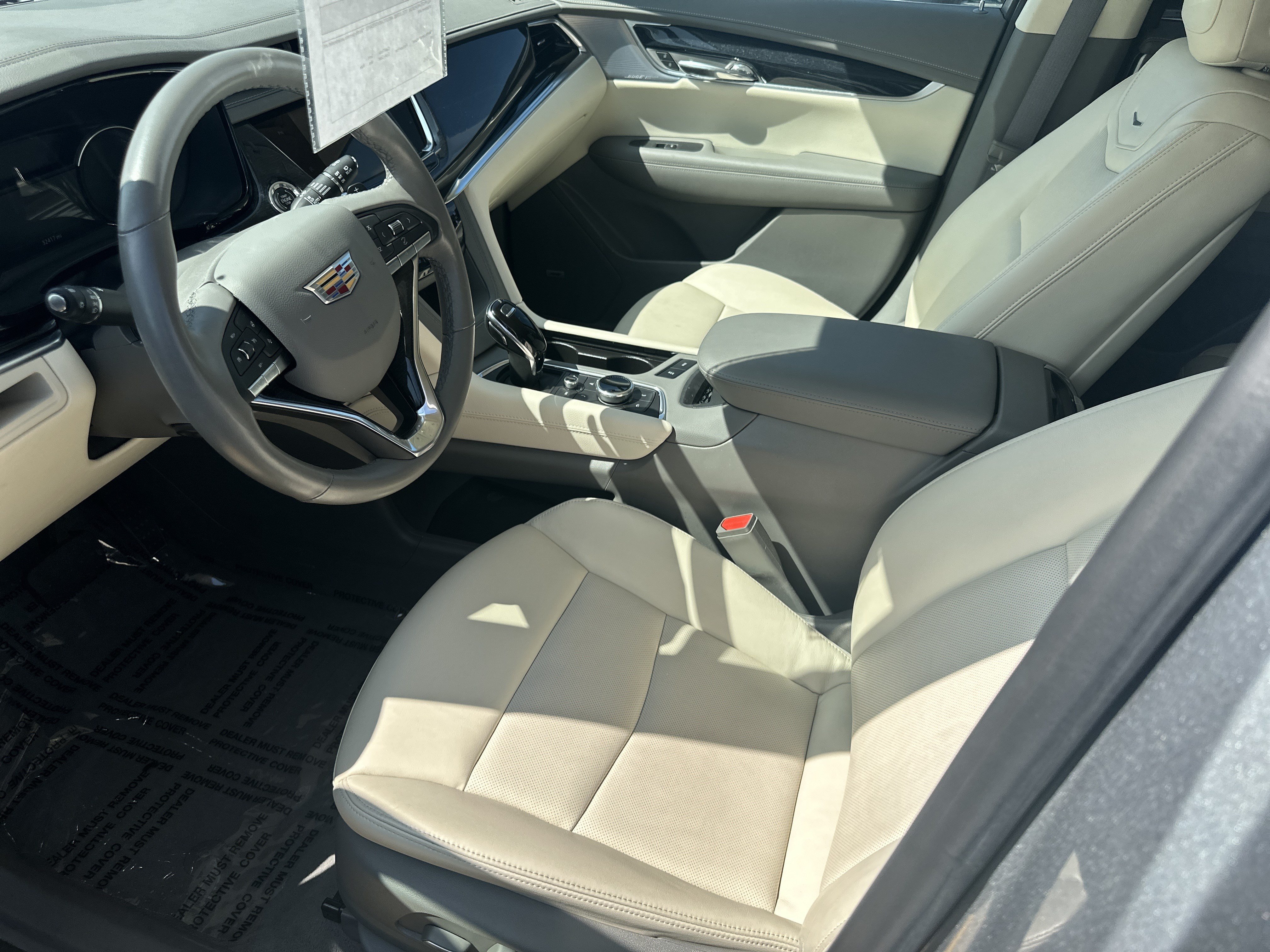 Used 2024 Cadillac XT6 Premium Luxury w/ LPO, Floor Liner Package AWD/4WD image 5
