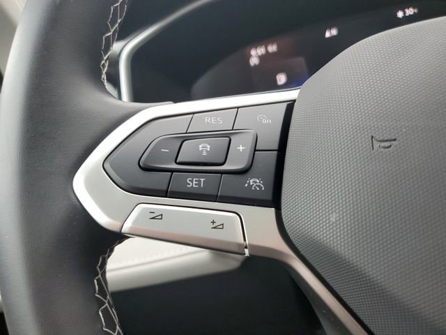 Used 2025 Volkswagen Taos SE image 21