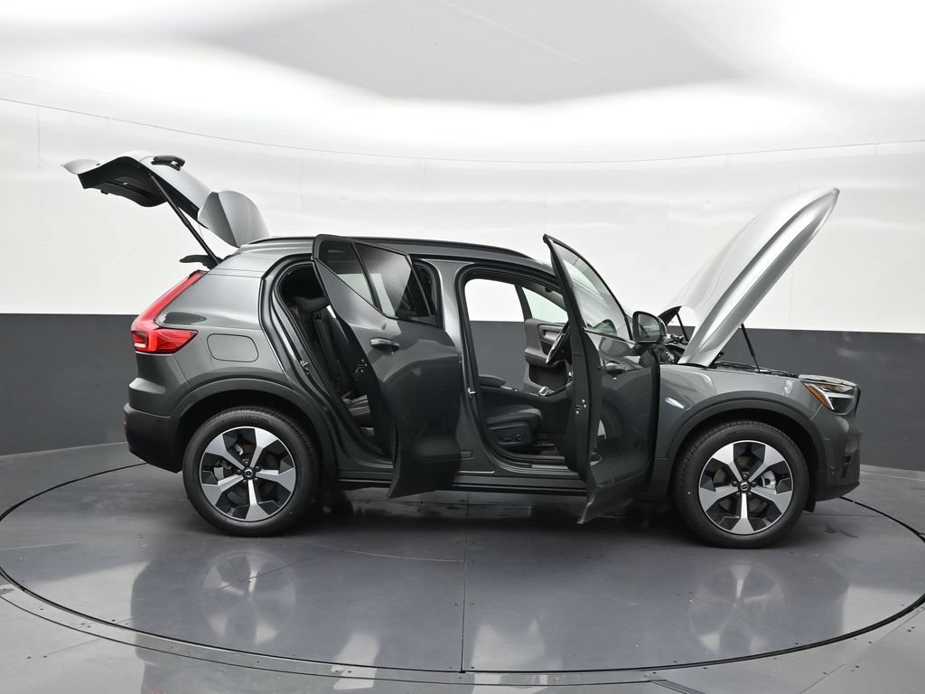 New 2026 Volvo XC40 B5 Plus w/ Climate Package AWD/4WD image 31