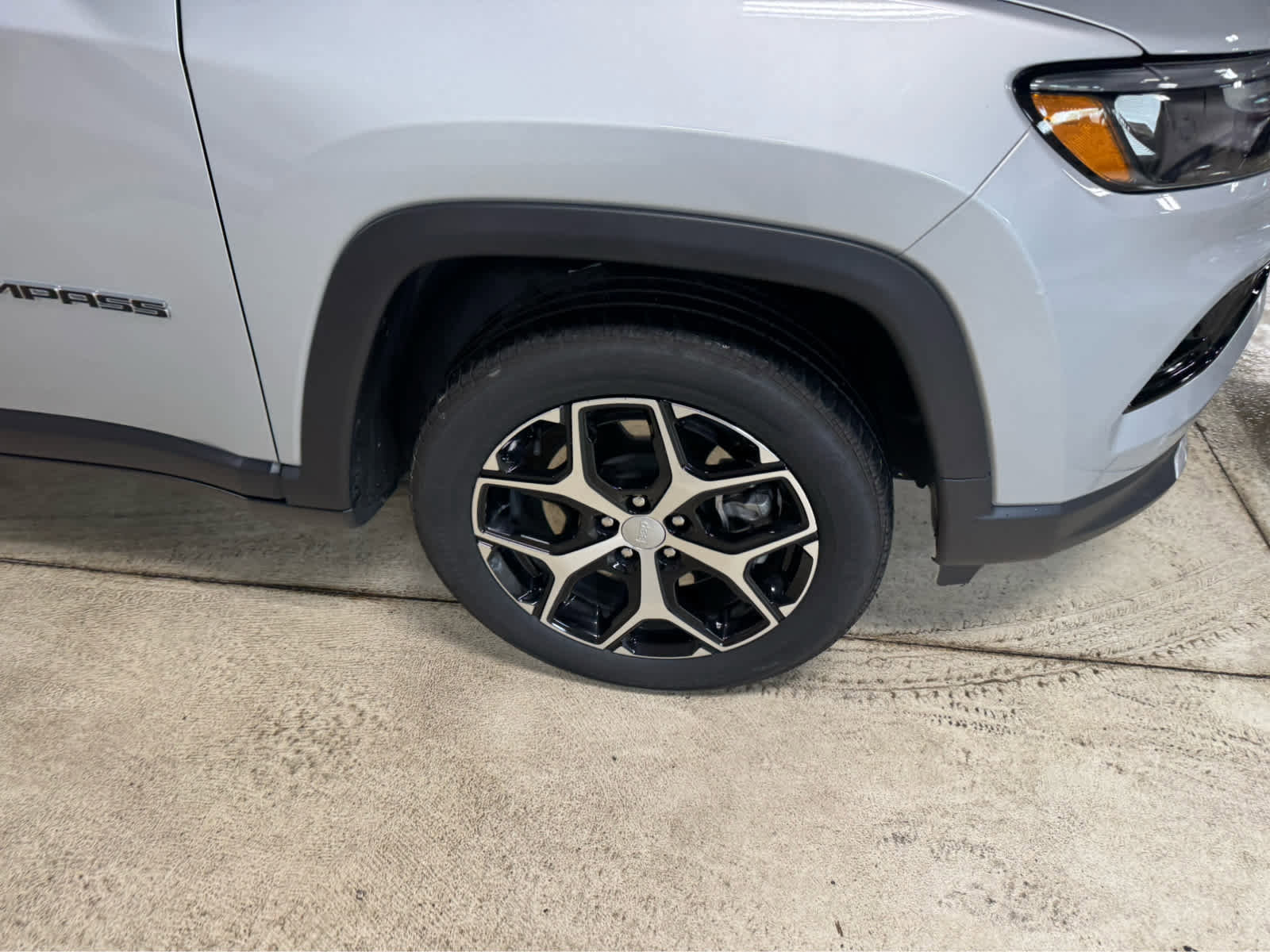 Used 2024 Jeep Compass Limited image 6