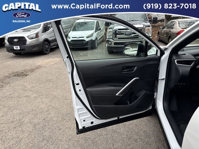 Used 2025 Toyota Corolla Cross SE w/ Moonroof Package image 19
