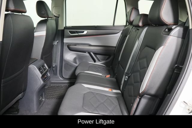 Used 2025 Volkswagen Atlas Peak Edition SE AWD/4WD image 16