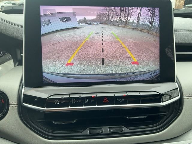 Used 2025 Jeep Compass Limited image 28