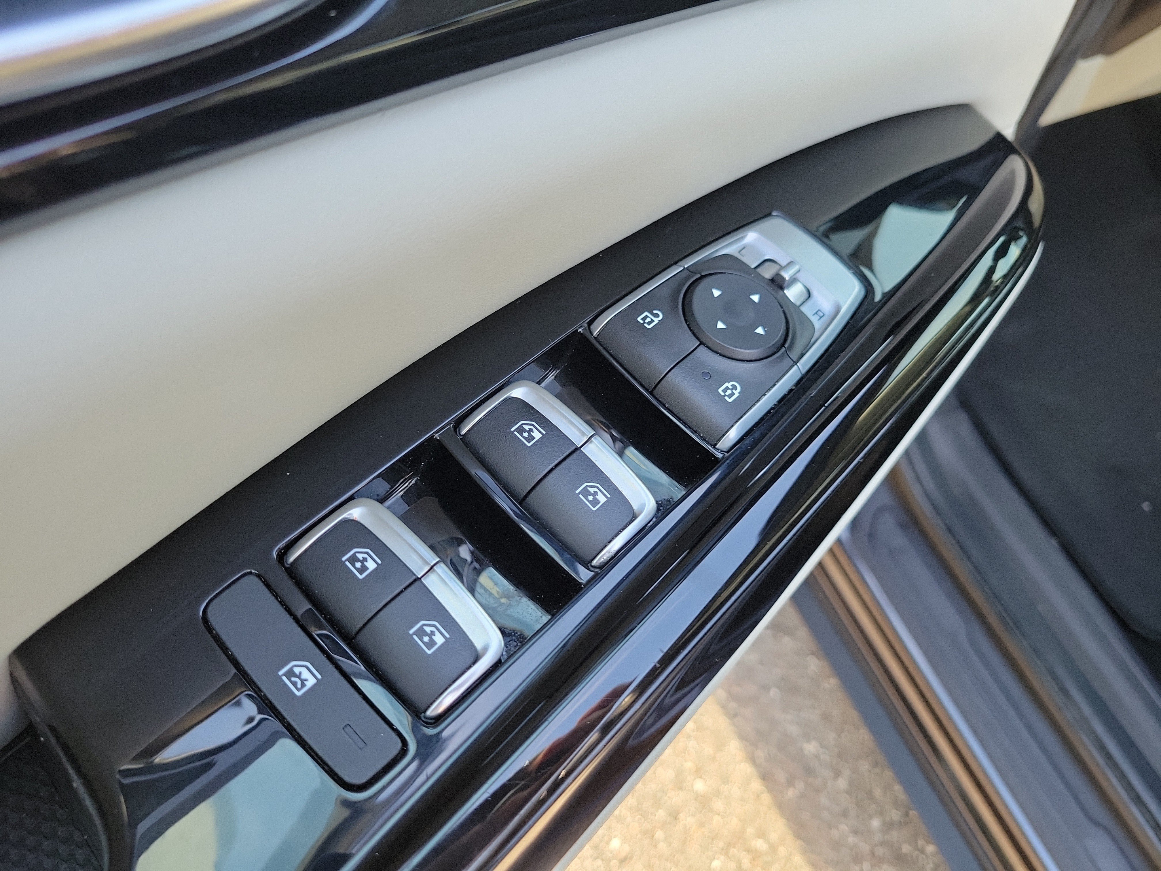 Used 2022 Kia Carnival EX FWD image 20