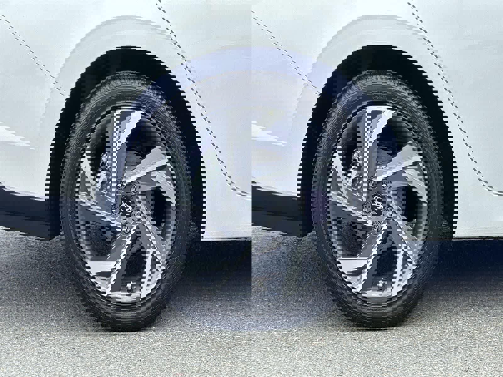 Certified 2025 Hyundai Elantra SEL image 42