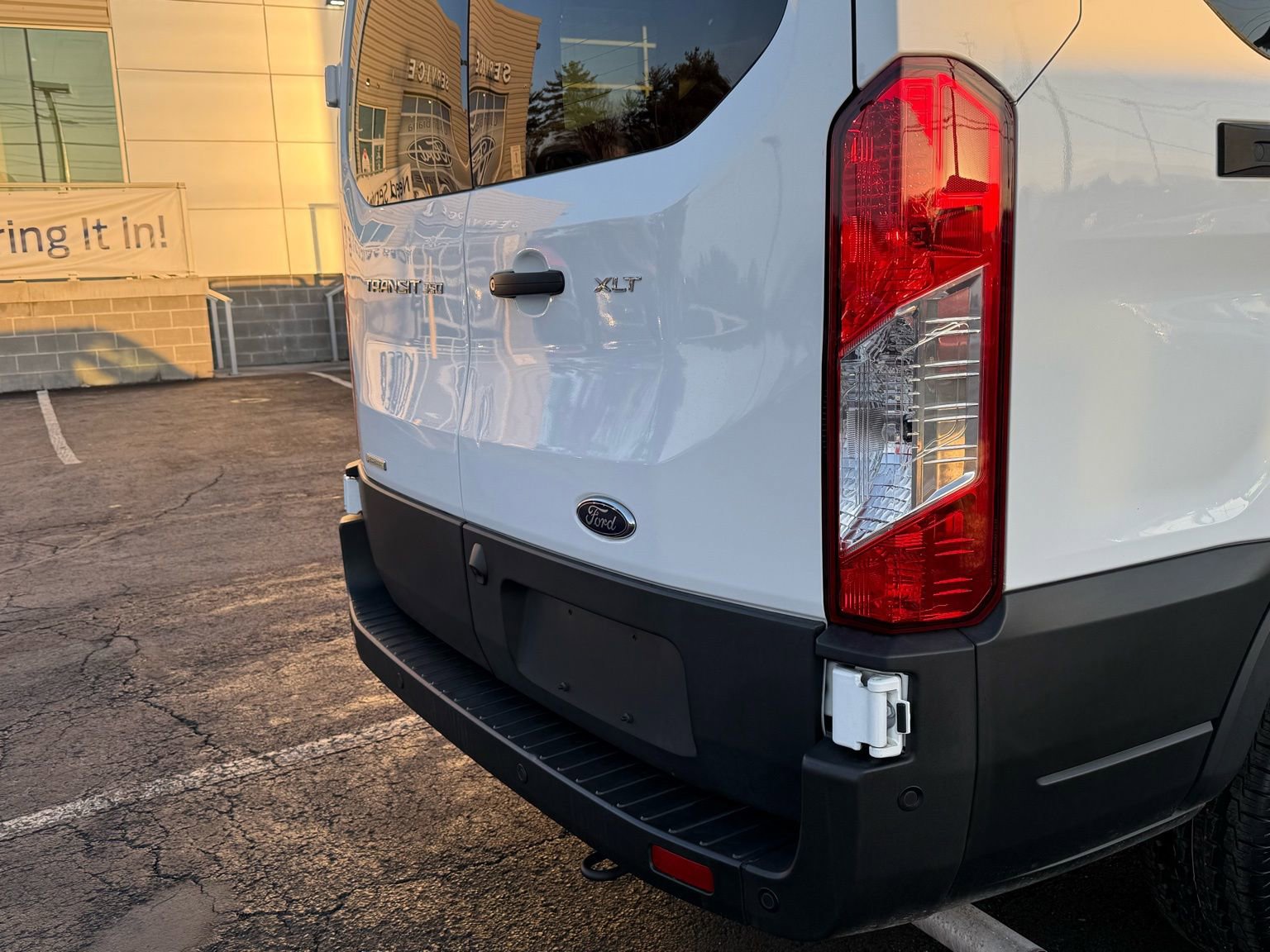 Used 2023 Ford Transit 350 XLT image 12