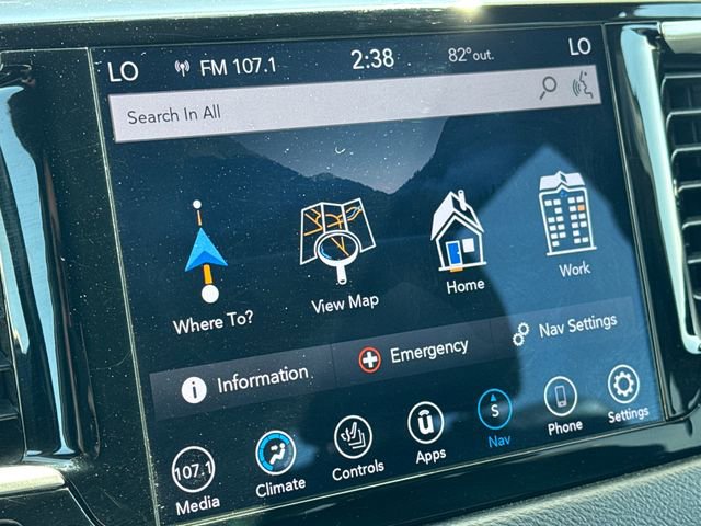 Used 2020 Chrysler Pacifica Touring-L FWD image 19