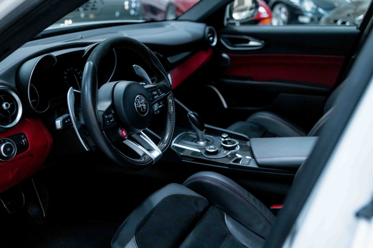 Used 2017 Alfa Romeo Giulia Quadrifoglio image 2