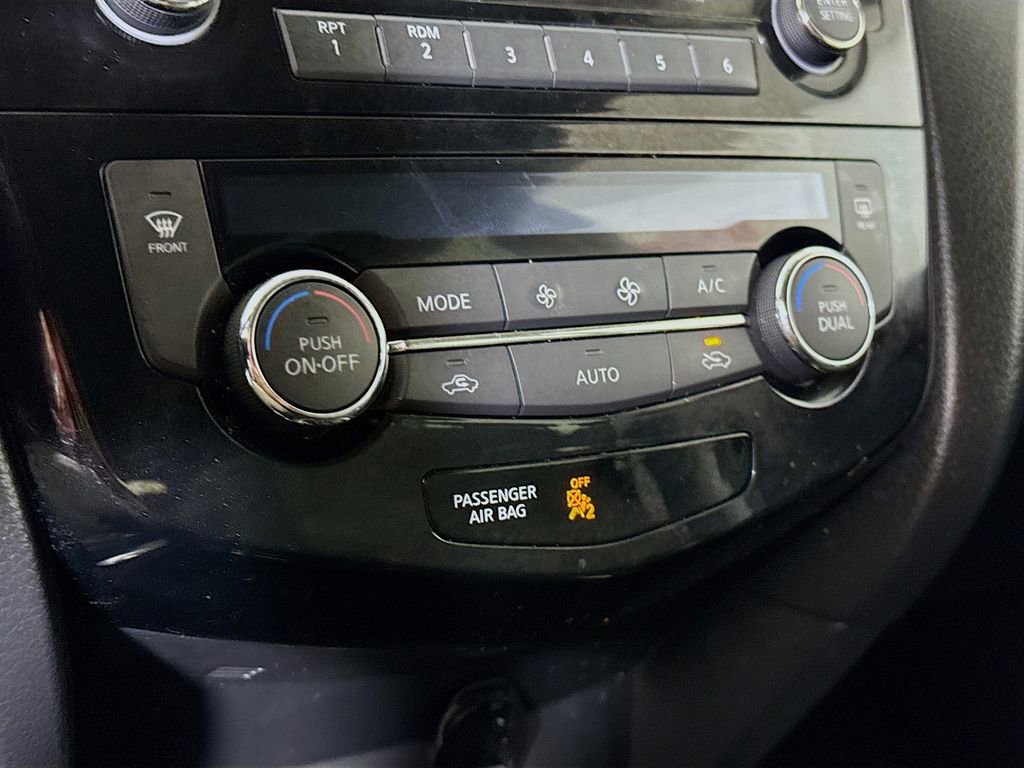 Used 2016 Nissan Rogue SV AWD/4WD image 7