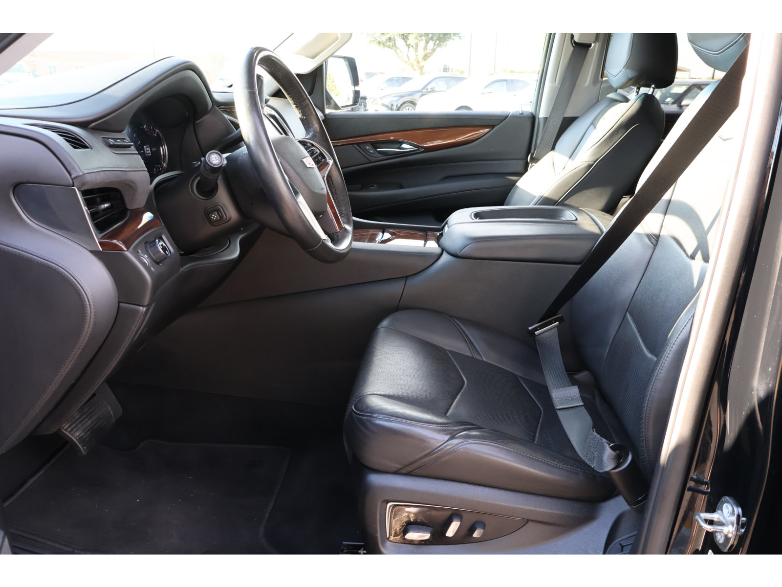 Used 2019 Cadillac Escalade Premium Luxury RWD image 28