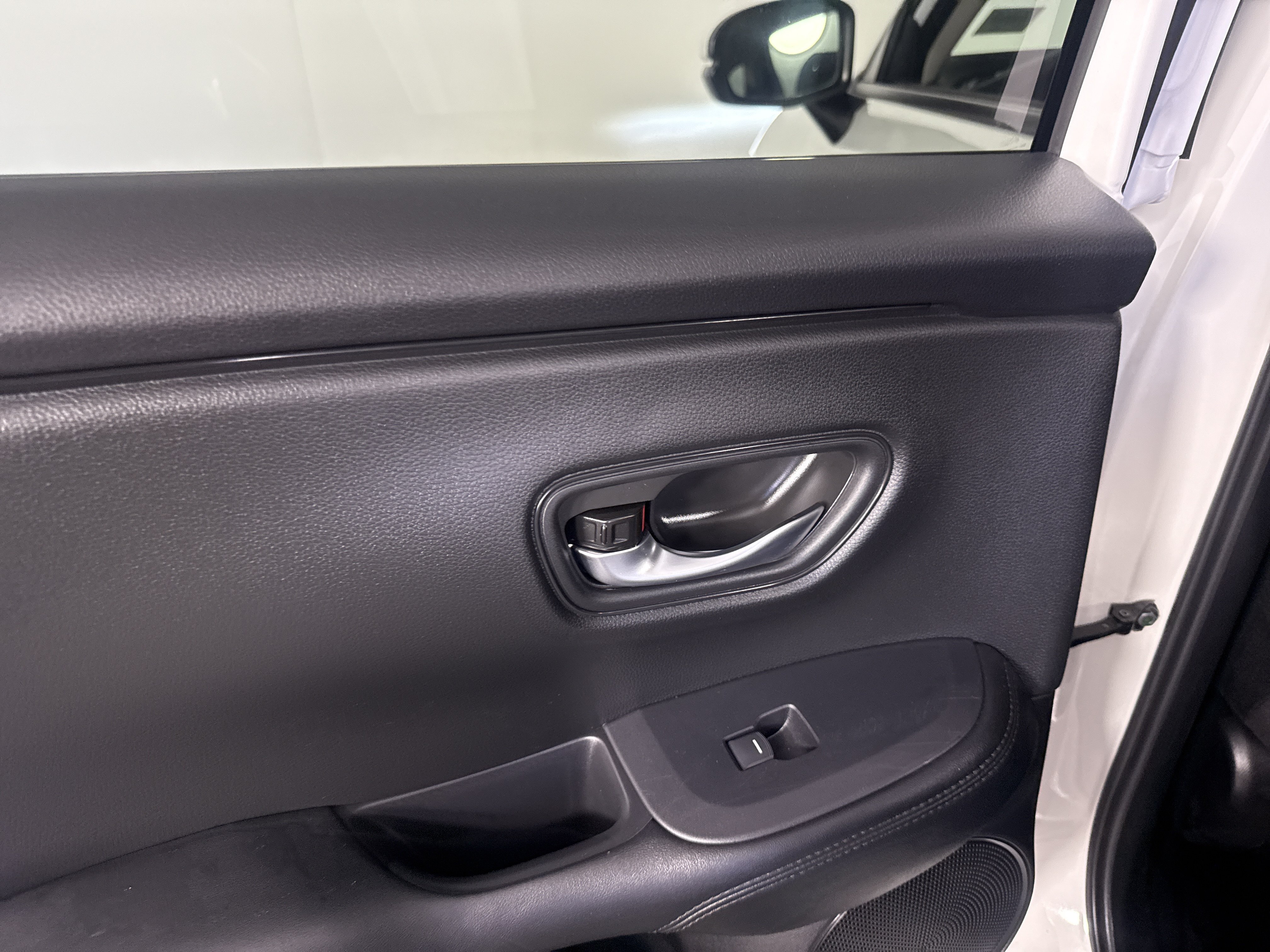 Certified 2026 Honda HR-V LX image 17