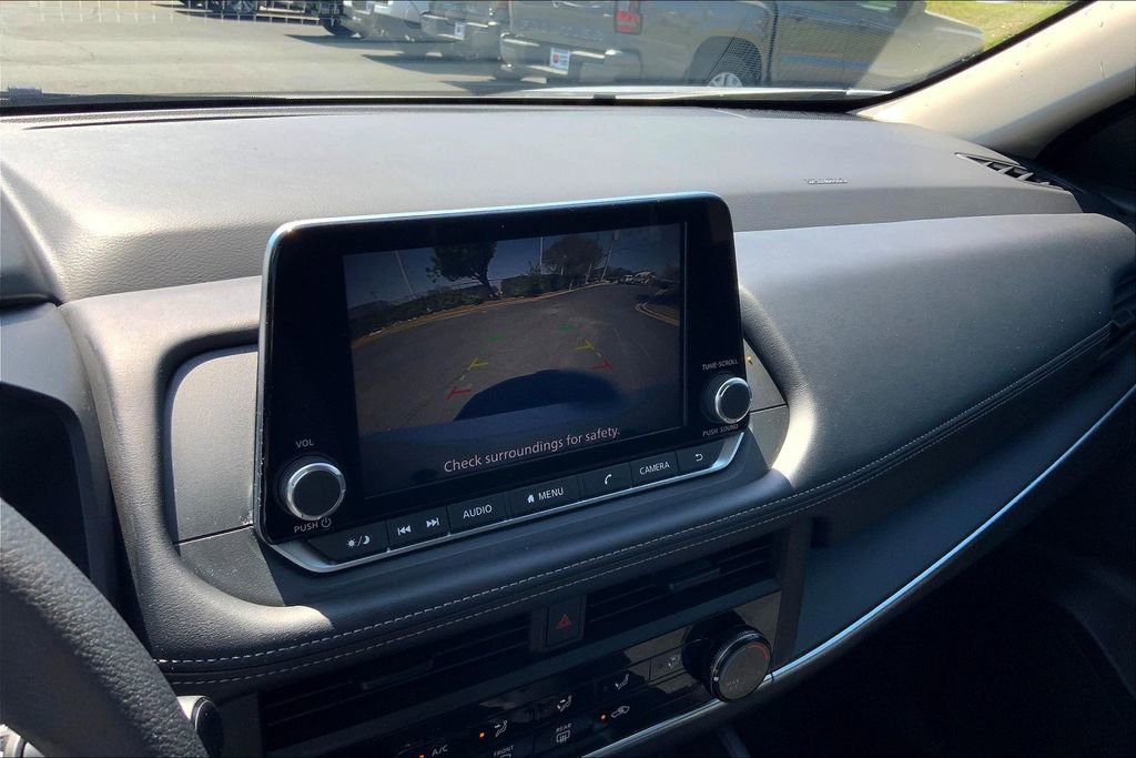 Used 2025 Nissan Rogue S image 11