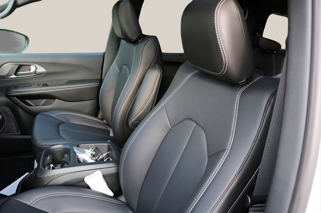 New 2026 Chrysler Pacifica Select FWD image 11