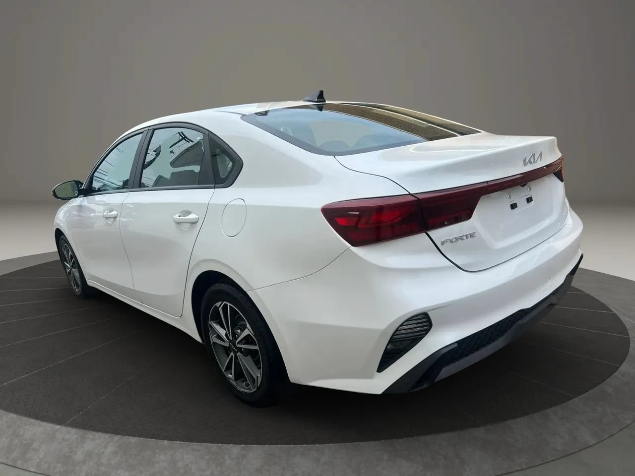 Used 2022 Kia Forte LXS FWD image 7