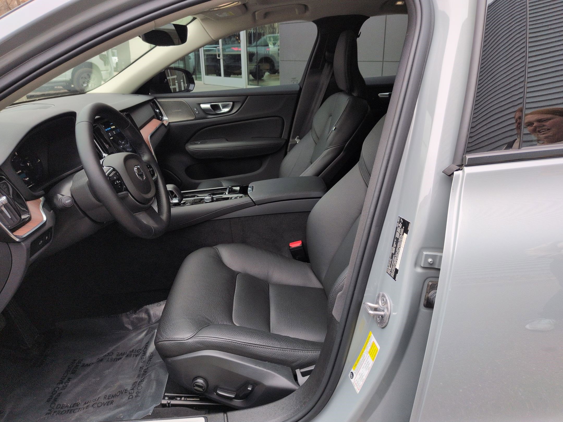 Used 2025 Volvo S60 T8 Plus image 15