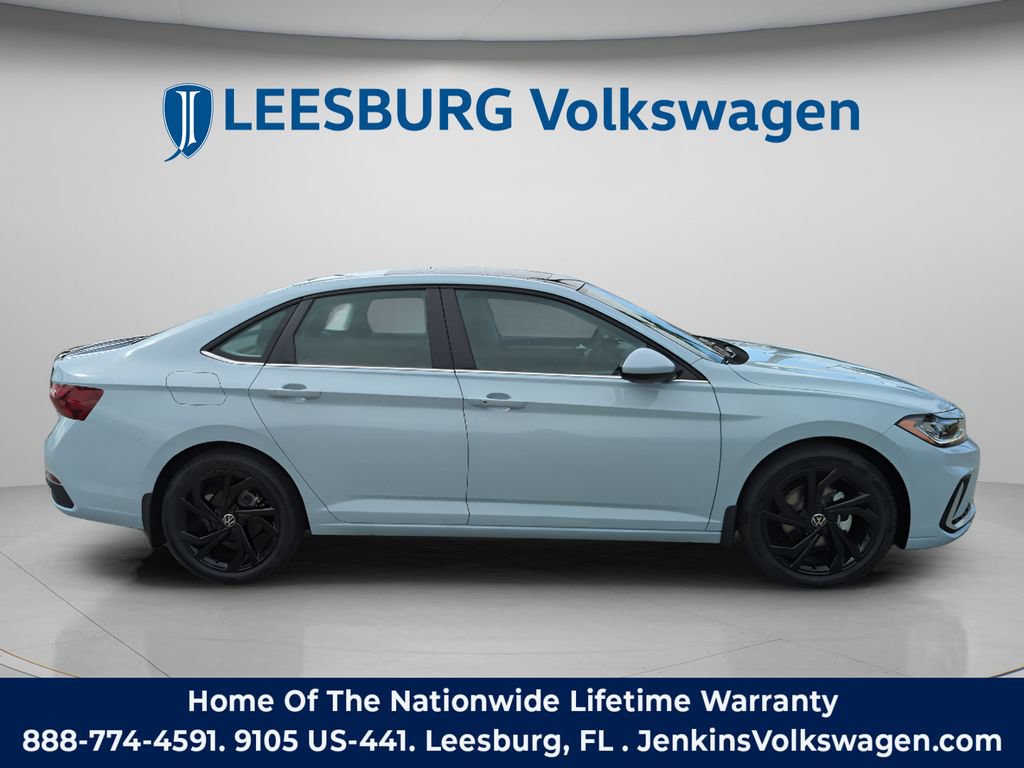New 2026 Volkswagen Jetta SE FWD image 3