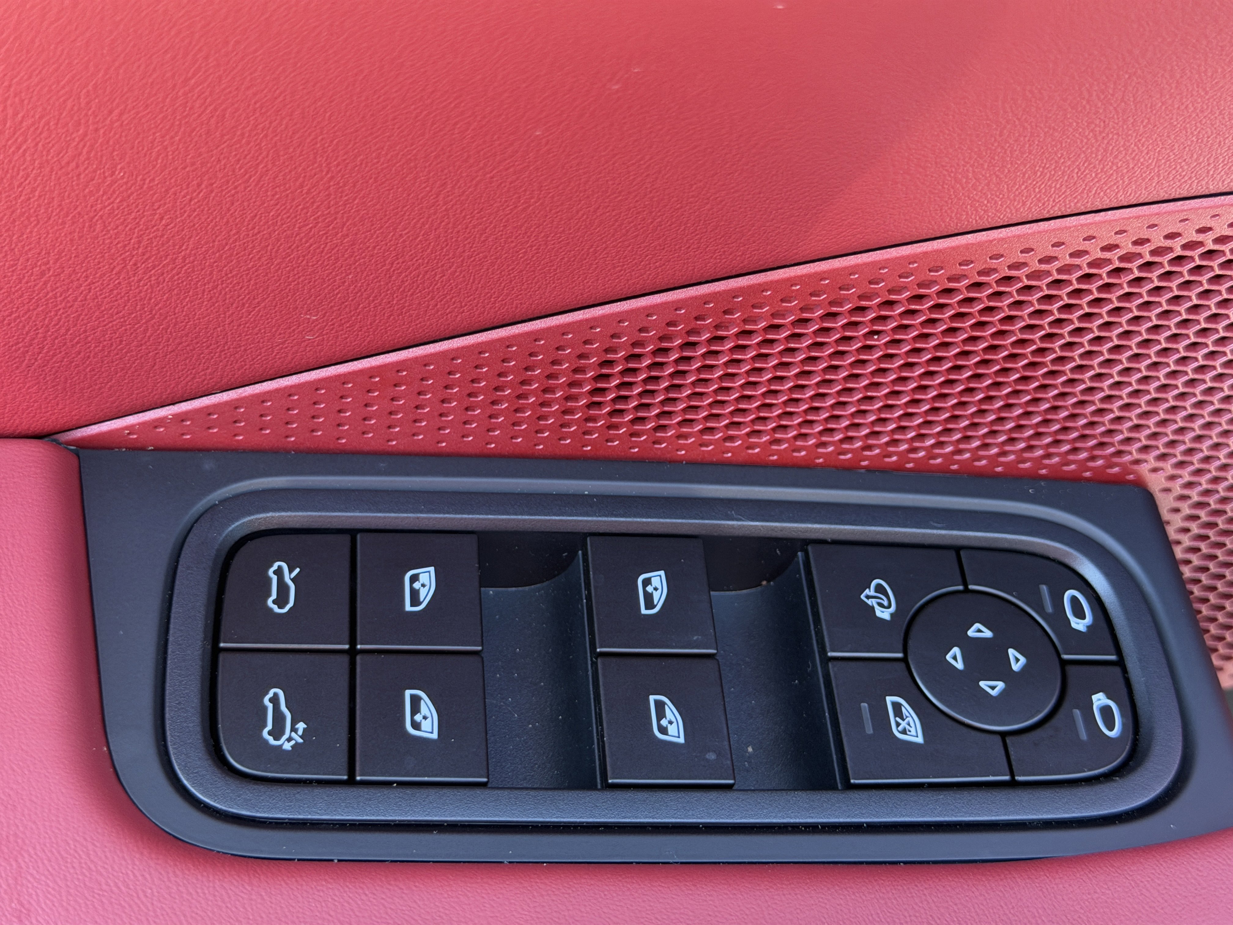 New 2026 Porsche Macan Electric image 21