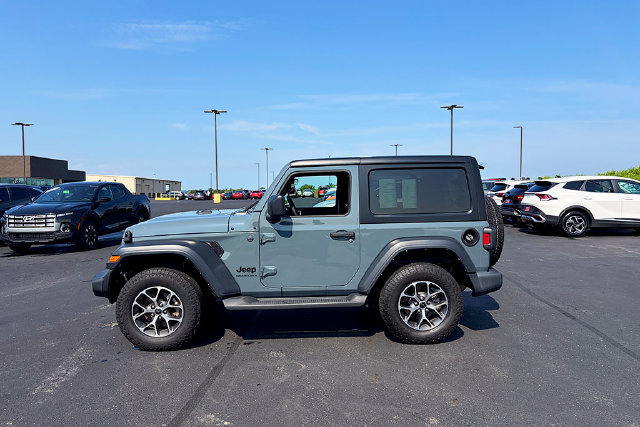 Used 2024 Jeep Wrangler Sport AWD/4WD image 4