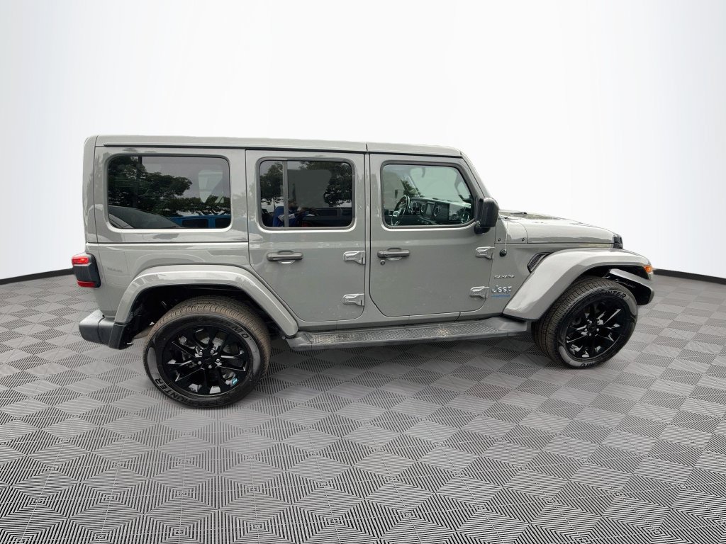 Used 2022 Jeep Wrangler Unlimited Sahara AWD/4WD image 5