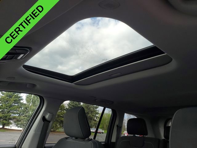 Used 2023 Jeep Grand Cherokee Laredo AWD/4WD image 19