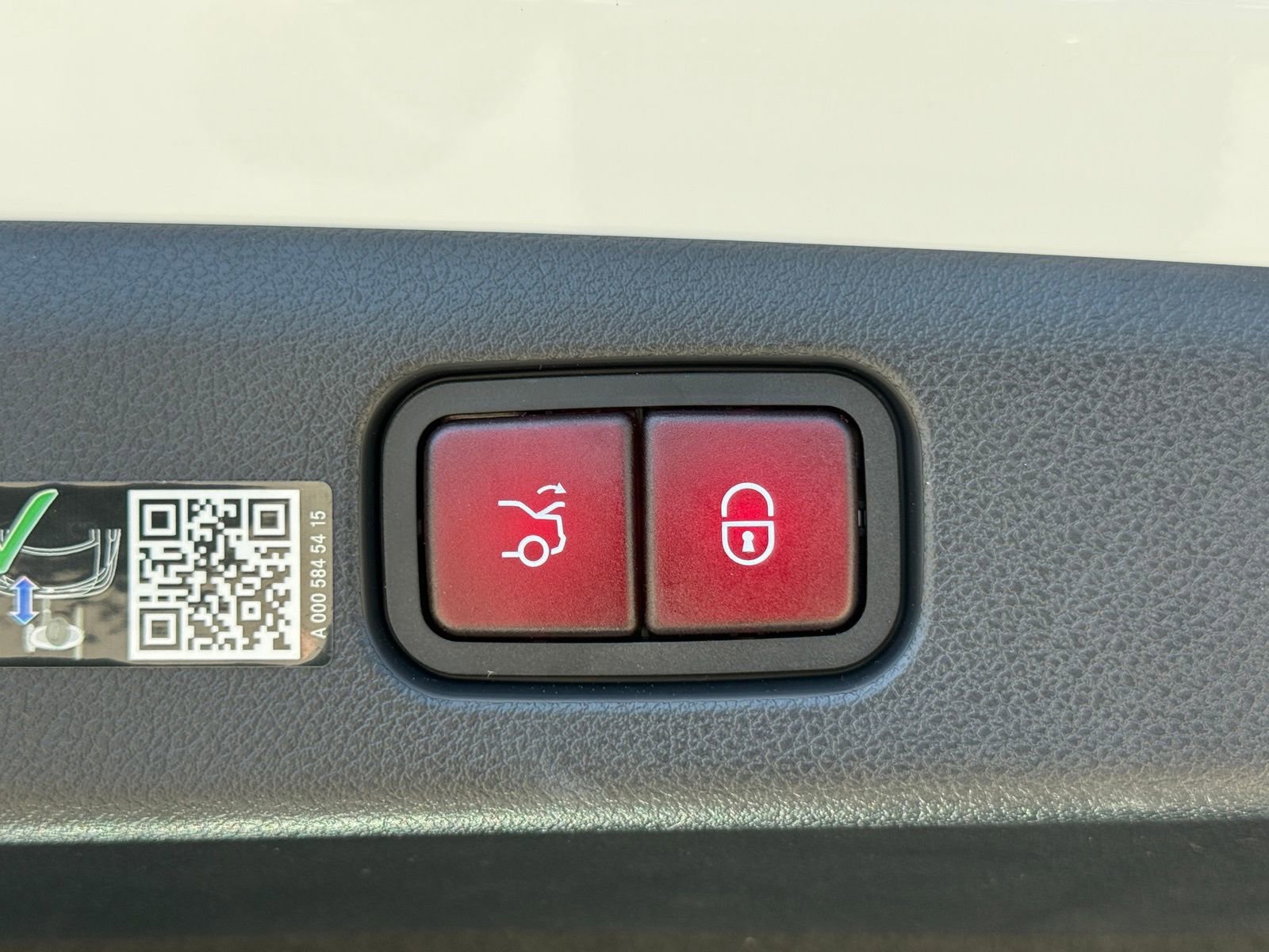 Used 2025 Mercedes-Benz E 350 Sedan image 17