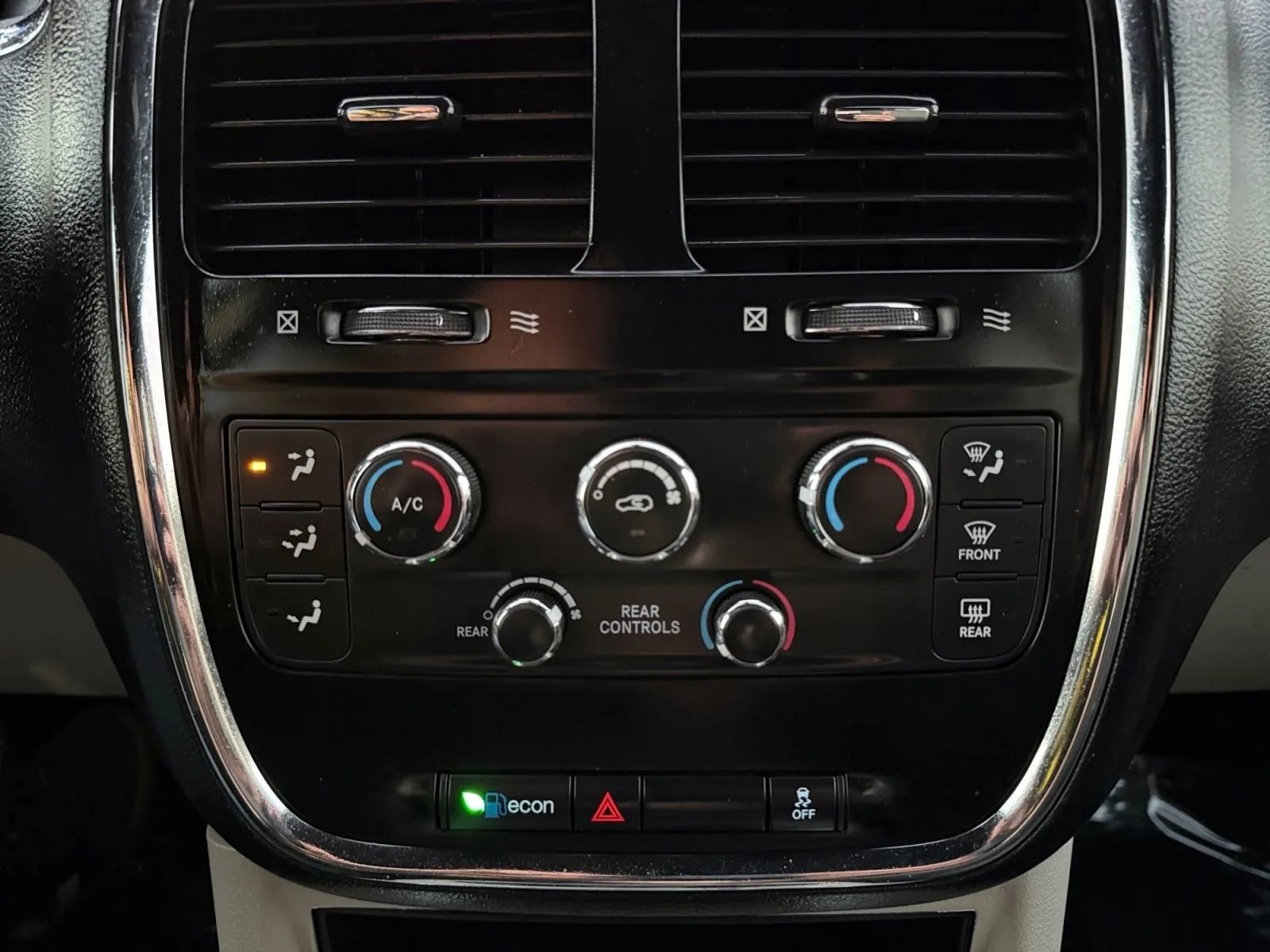 Used 2020 Dodge Grand Caravan SXT image 20