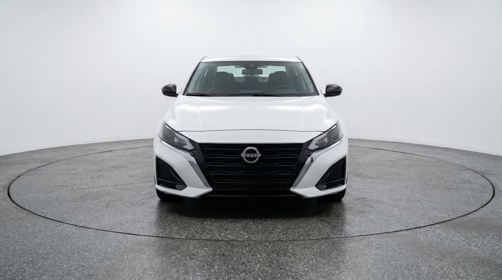 Used 2025 Nissan Altima 2.5 SV FWD image 2