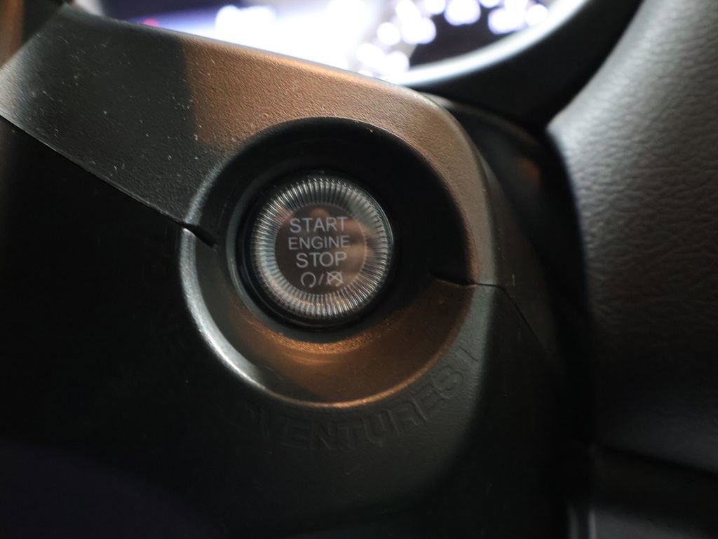 Used 2023 Jeep Renegade Latitude AWD/4WD image 27