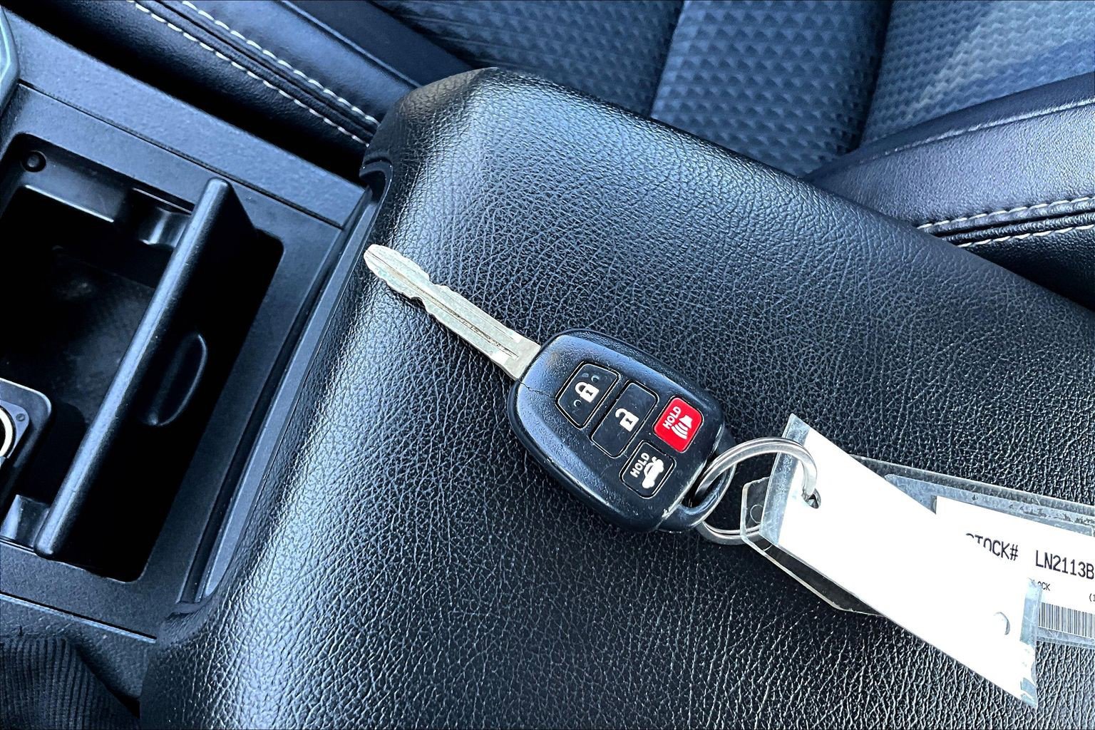 Used 2013 Toyota Camry SE FWD image 10