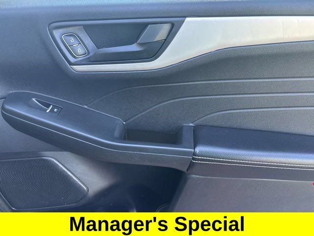 Used 2022 Ford Escape SE FWD image 39