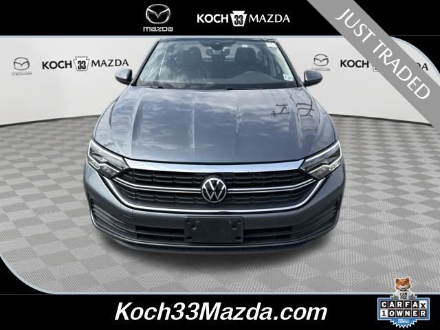 Used 2022 Volkswagen Jetta SE w/ Panoramic Sunroof Package image 1